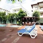 Blue Lagoon מרמריס