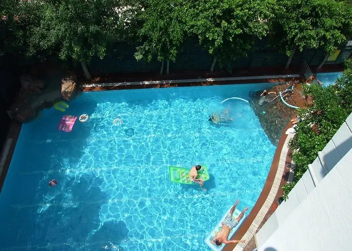 Blue Lagoon Ξενοδοχείο 3*