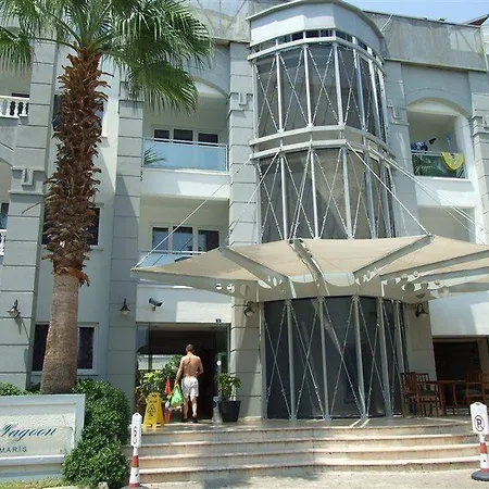 Blue Lagoon فندق 3*